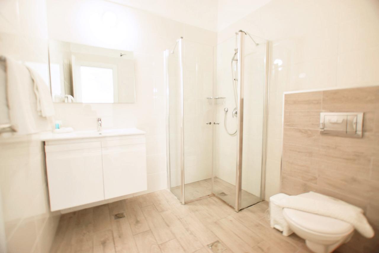 Rothschild 1929 Luxury Apartments Hotel Haifa Exteriör bild